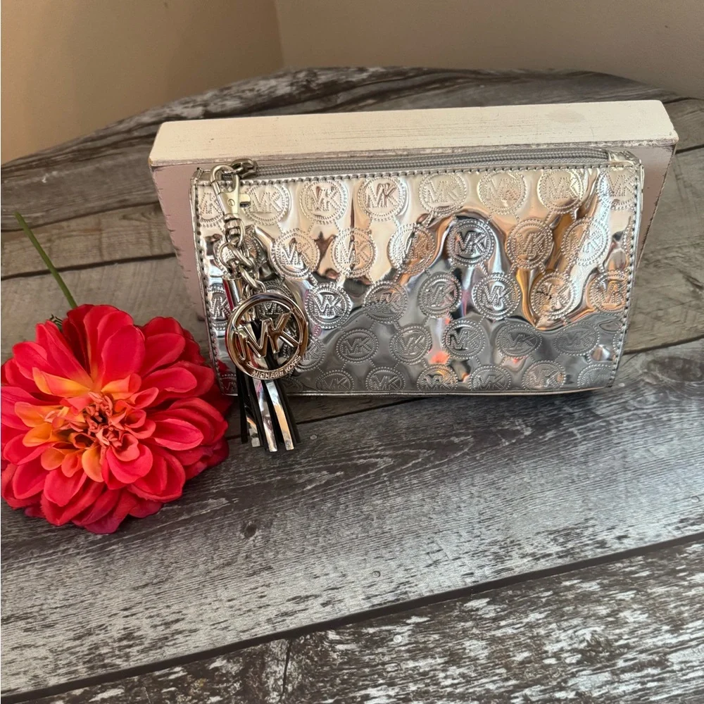 Michael Kors Shiny Silver Embossed Make-Up Case - Picture 1 of 8